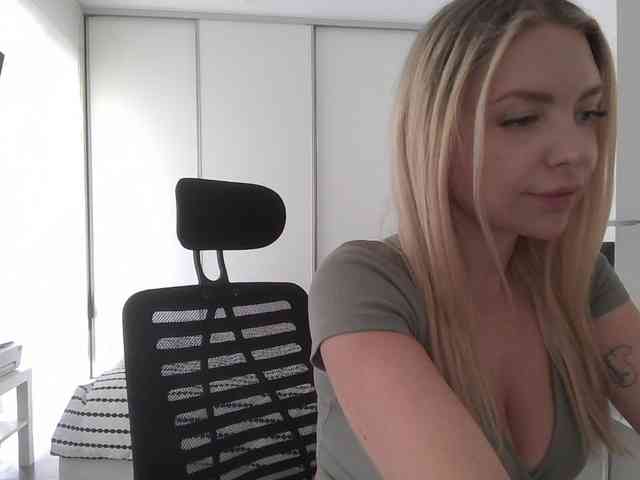 Blondie8853 webcam