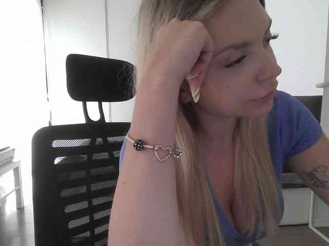 Blondie8853 webcam