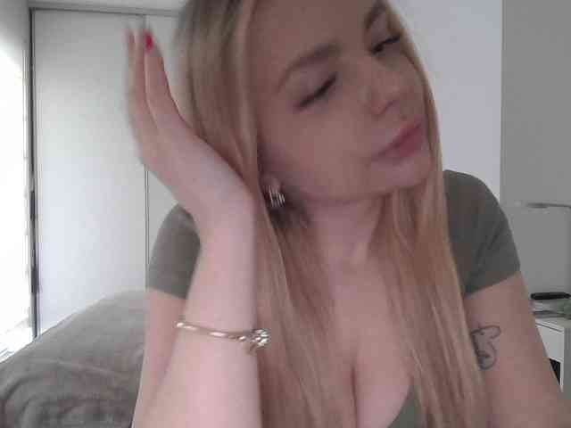 Blondie8853 Live Webcam on BongaCams