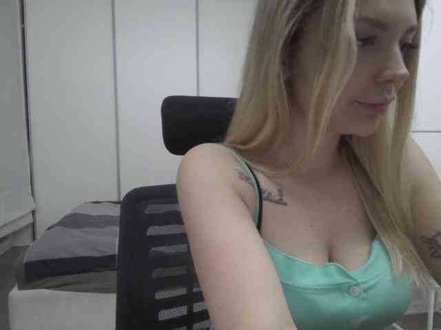 Blondie8853 webcam