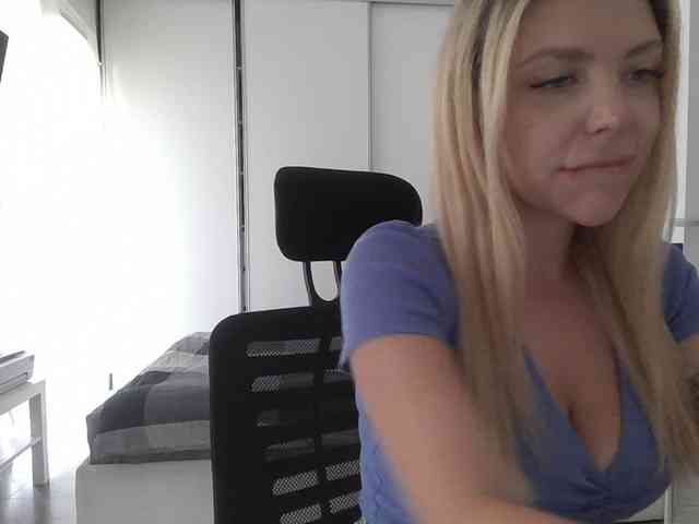 Blondie8853 webcam