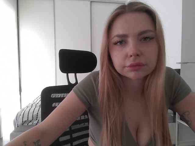Blondie8853 webcam