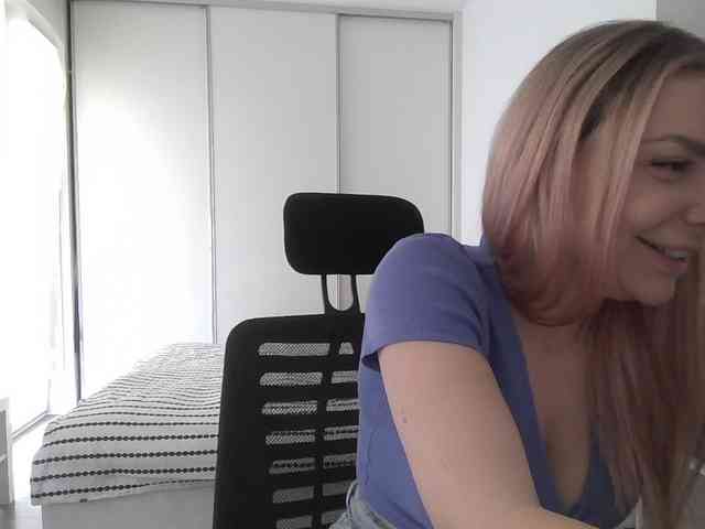 Blondie8853 webcam