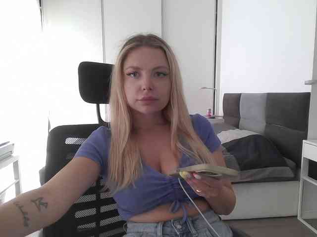 Blondie8853 webcam