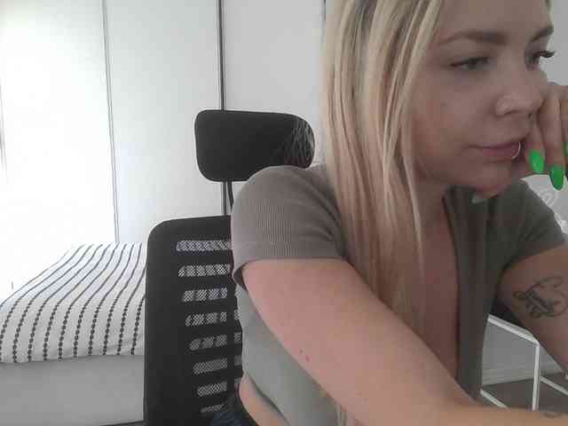 Blondie8853 webcam