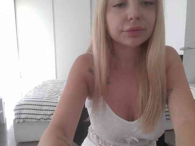 Blondie8853 webcam