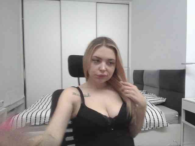 Blondie8853 webcam