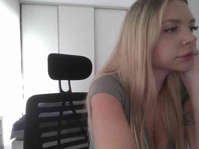 Blondie8853 webcam