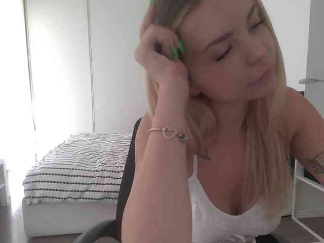 Blondie8853 webcam