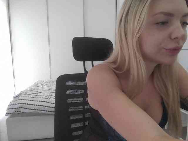 Blondie8853 webcam