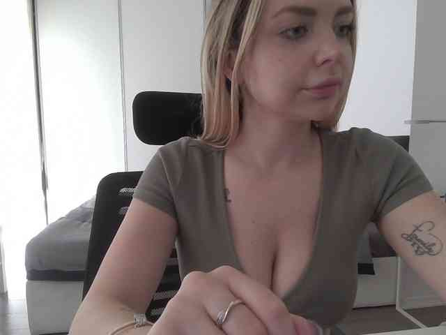 Blondie8853 webcam