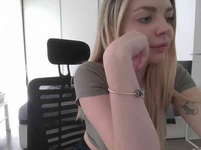 Blondie8853 webcam