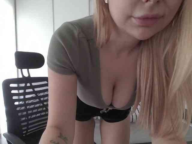Blondie8853 webcam