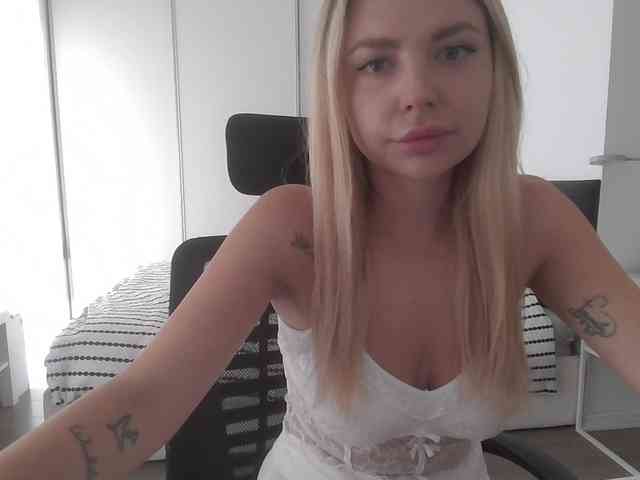 Blondie8853 webcam