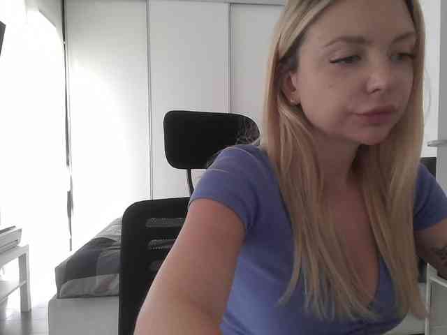 Blondie8853 webcam