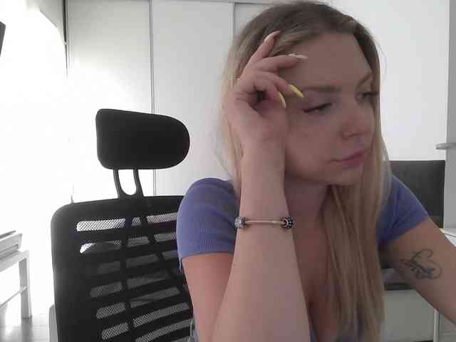 Blondie8853 webcam