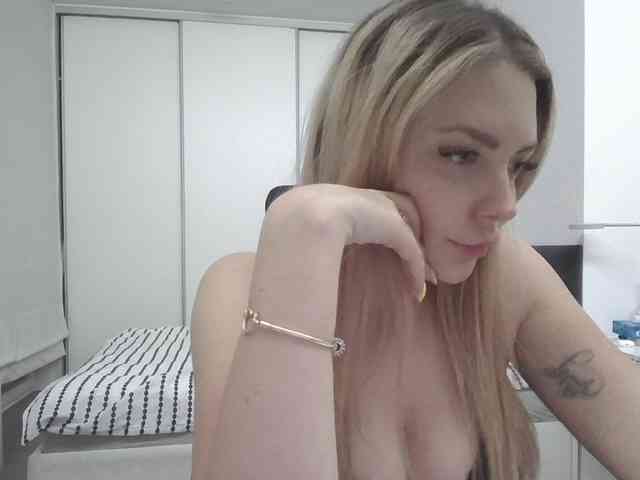 Blondie8853 webcam