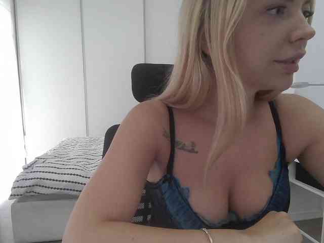 Blondie8853 webcam