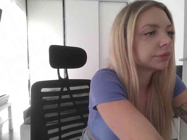 Blondie8853 webcam