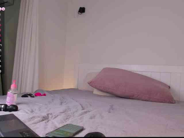 BlondyNika webcam