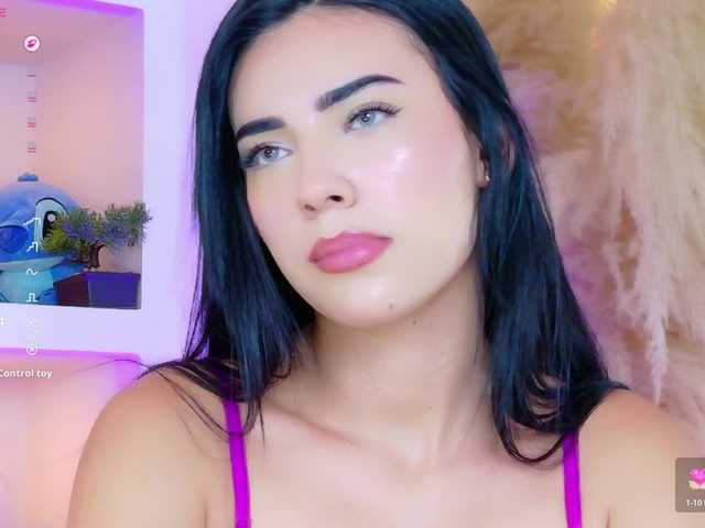 IsaValencia's BongaCams show and profile