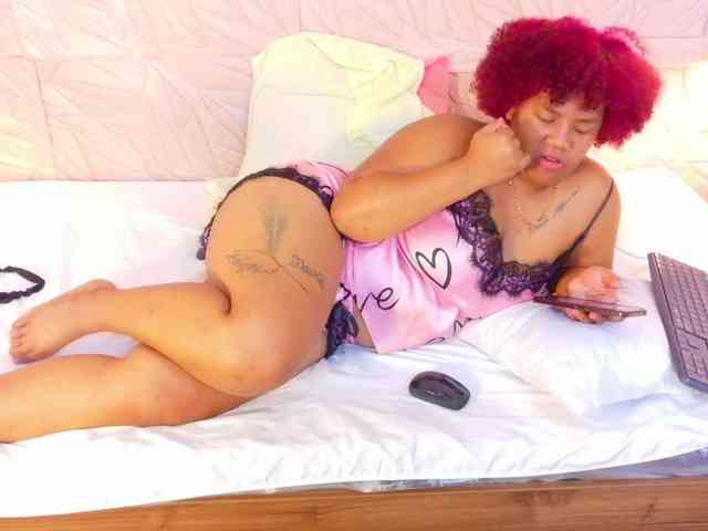 mommy-loves-cock webcam