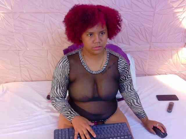 mommy-loves-cock webcam