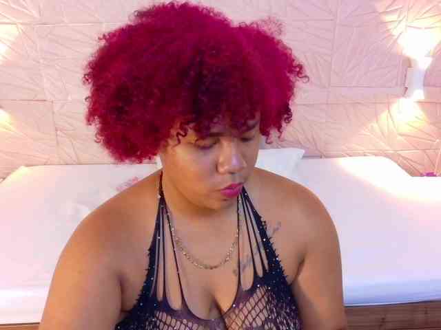 mommy-loves-cock webcam