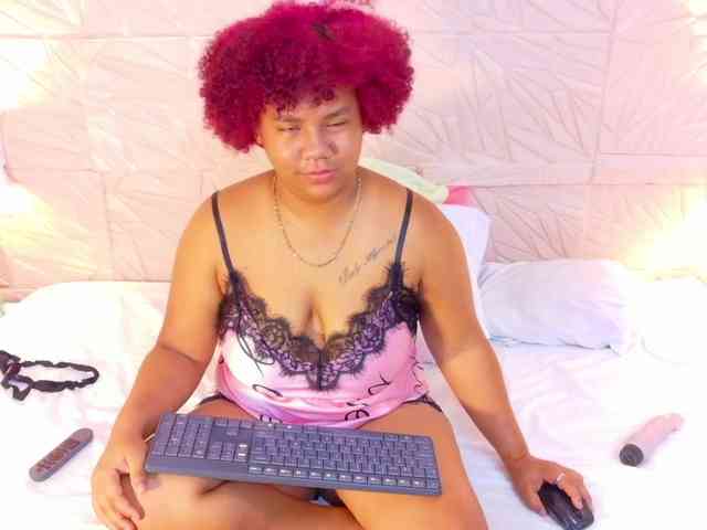 mommy-loves-cock webcam