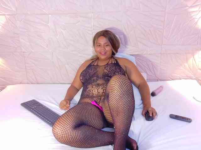 mommy-loves-cock webcam