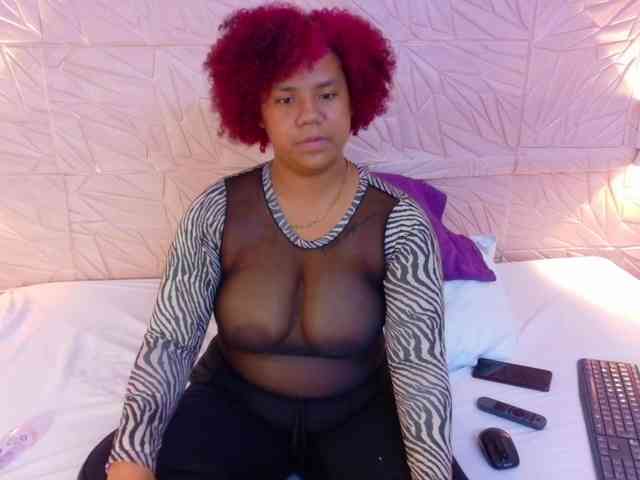 mommy-loves-cock webcam