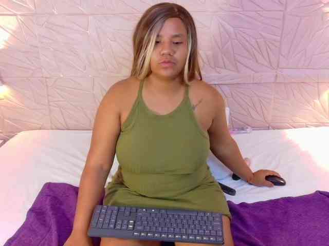 mommy-loves-cock webcam