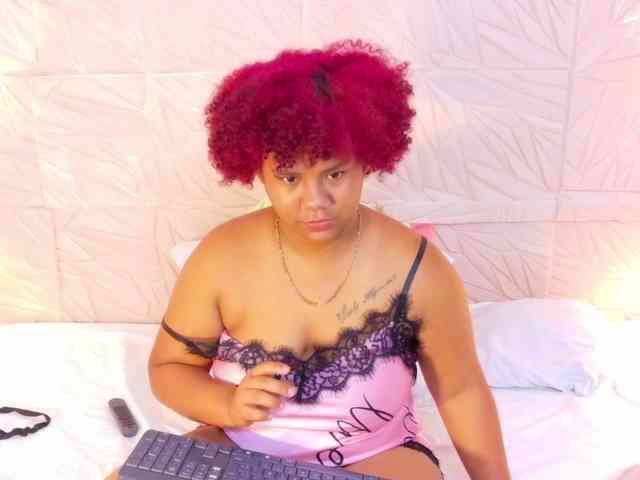 mommy-loves-cock webcam