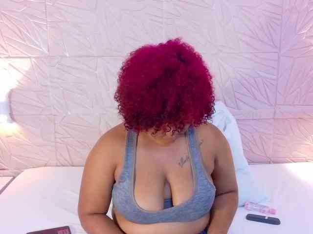 mommy-loves-cock webcam