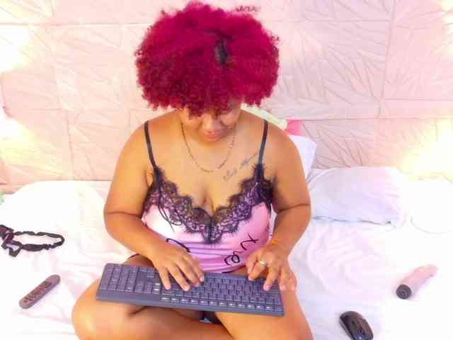 mommy-loves-cock webcam