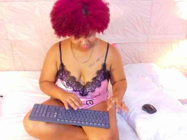 mommy-loves-cock webcam