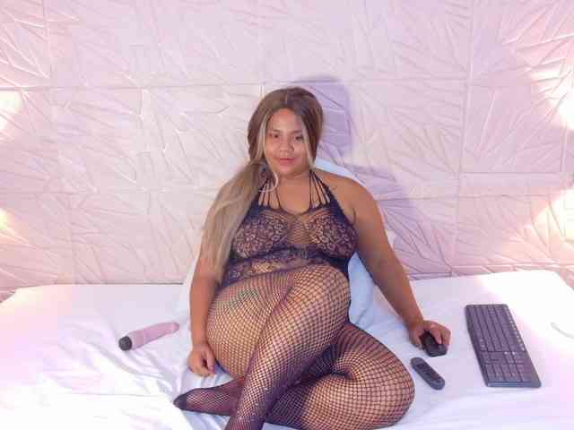 mommy-loves-cock webcam