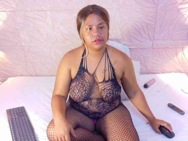 mommy-loves-cock webcam