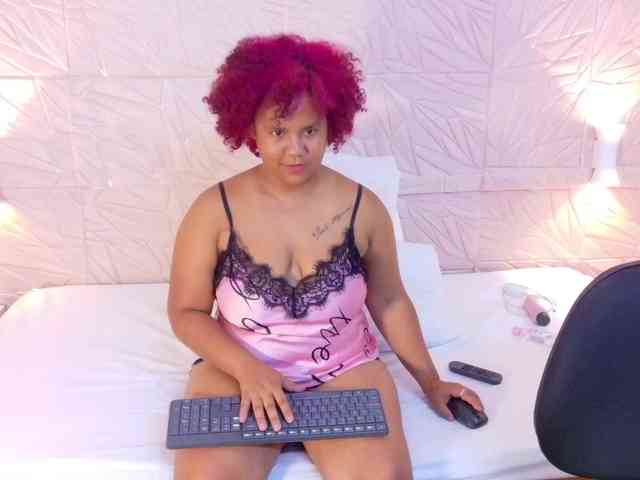 mommy-loves-cock webcam