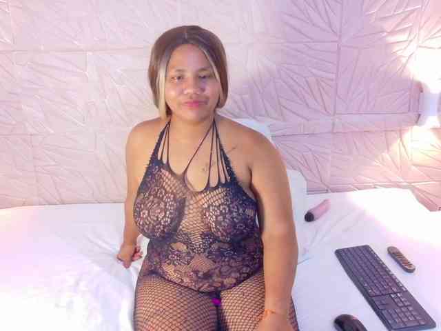 mommy-loves-cock webcam