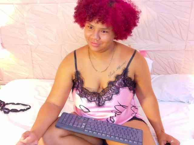 mommy-loves-cock webcam