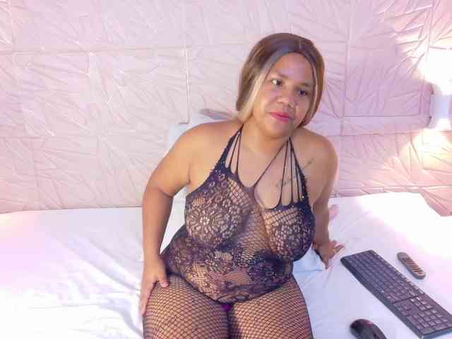 mommy-loves-cock webcam
