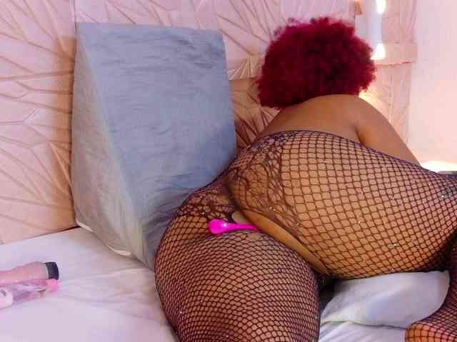 mommy-loves-cock webcam