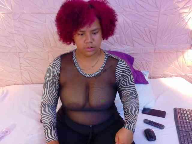 mommy-loves-cock webcam