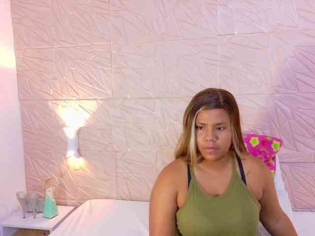 mommy-loves-cock webcam