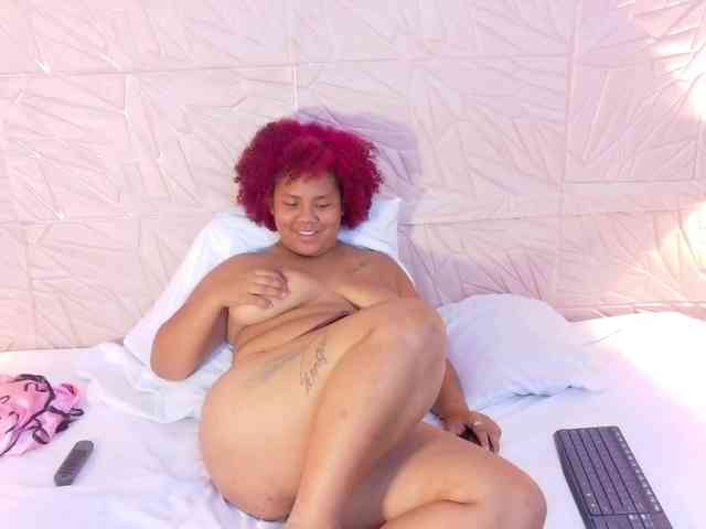 mommy-loves-cock webcam