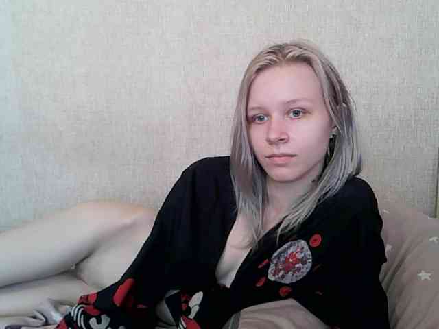 White-snow Live Webcam on BongaCams
