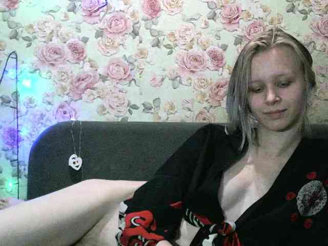 White-snow Live Webcam on BongaCams