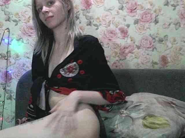 White-snow Live Webcam on BongaCams