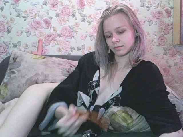 White-snow Live Webcam on BongaCams